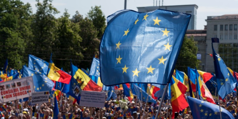 Vești excelente în ajunul summitului european de la Chișinău: UE dublează ajutorul financiar pentru R. Moldova!