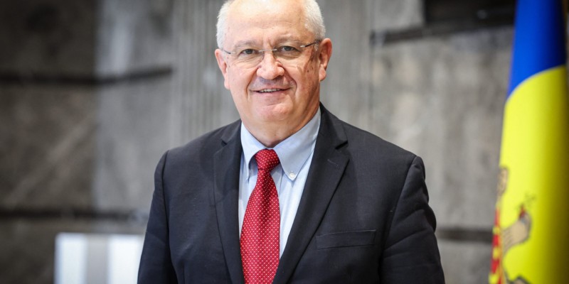 Premierul Alexandru Munteanu face prima sa vizită oficială în România. Agenda vizitei