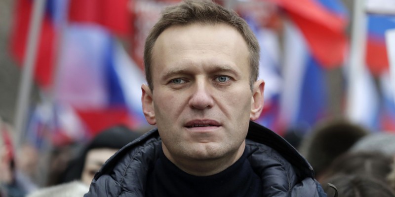 În 2008, Navalniy îi numea ,,rozătoare” pe georgieni, cerea bombardarea Tbilisiului și solicita anexarea Osetiei de Sud și a Abhaziei. Adevărata față a imperialistului care se vrea noul țar la Kremlin