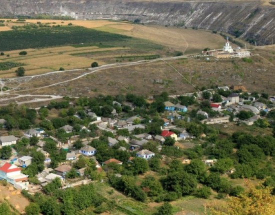 În fiecare al treilea sat din R.Moldova oamenii NU au apă la robinet. Așa o fi și prin statele UE?