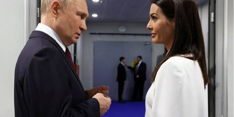 Marioneta putinistă Evghenia Guțul își continuă misiunea abominabilă trasată de Moscova. Bașcana anunță semnarea unui acord cu Promsviazbank, banca mașinăriei de război a Rusiei: „Rusia a salvat din nou poporul nostru”