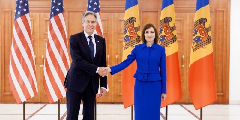 Blinken, la Chișinău. Maia Sandu scoate în relief importanța vizitei: "Susținerea poporului american înseamnă beneficii concrete pentru moldoveni! Împreună cu prieteni precum Statele Unite, Moldova va reuși să construiască un viitor liber, în pace, unde fiecare cetățean are șansa unei vieți împlinite!". Investițiile anunțate de Secretarul de Stat al SUA