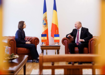Maia Sandu i-a acordat din nou lui Traian Băsescu cetățeania R.Moldova, care îi fusese furată fostului lider de la București de rusofilul Igor Dodon. „Domnule Băsescu, de azi sunteți nu doar fratele nostru, ci și concetățeanul nostru. Vă așteptăm acasă!”