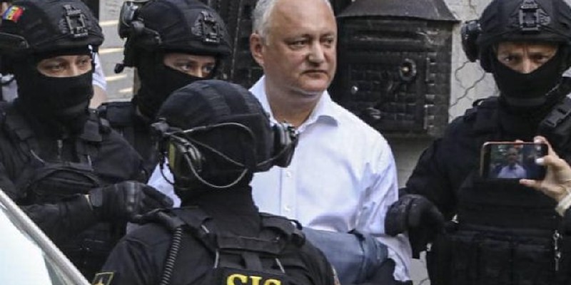 FSB l-a scos din nou pe rusofilul Dodon la produs, pe centura politicii, ca să înjure NATO ca la ușa cortului. Locul lui e la Penitenciarul nr. 13