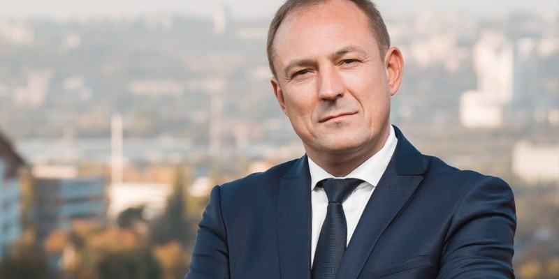 Nașul lui Ivan Ceban, primarul Chișinăului interzis în România, este unul dintre organizatorii protestelor plătite de la Moscova de infractorul Ilan Șor
