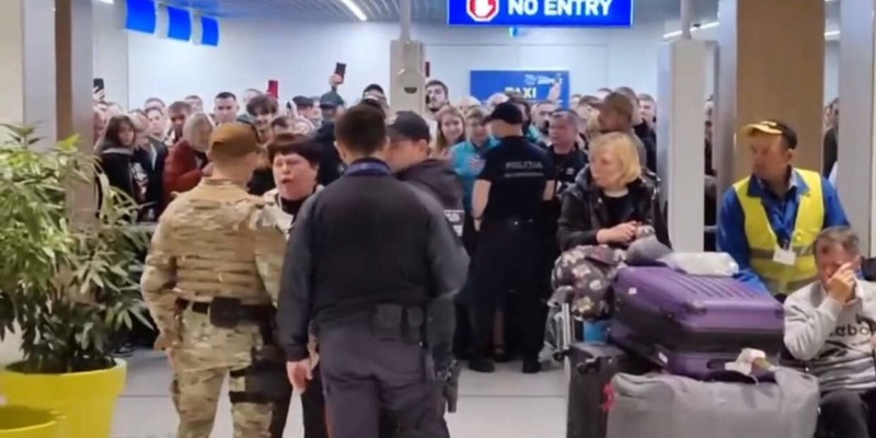 Susținătorii și acoliții infractorului Ilan Șor au făcut un scandal monstru, cu urlete și jigniri, pe Aeroportul Internațional din Chișinău, la întoarcerea de la Moscova / Autoritățile i-au evacuat cu forța