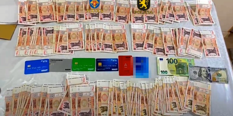 Ce au găsit autoritățile în urma perchezițiilor efectuate la membrii grupării ”ȘOR”. Trei persoane au fost reținute
