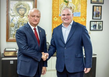 Dodon s-a întâlnit cu ”bunul său prieten”, ”suveranistul” american Brian Brown, considerat un risc pentru securitatea R.Moldova. Ce îi aduce împreună? Pro-rusismul
