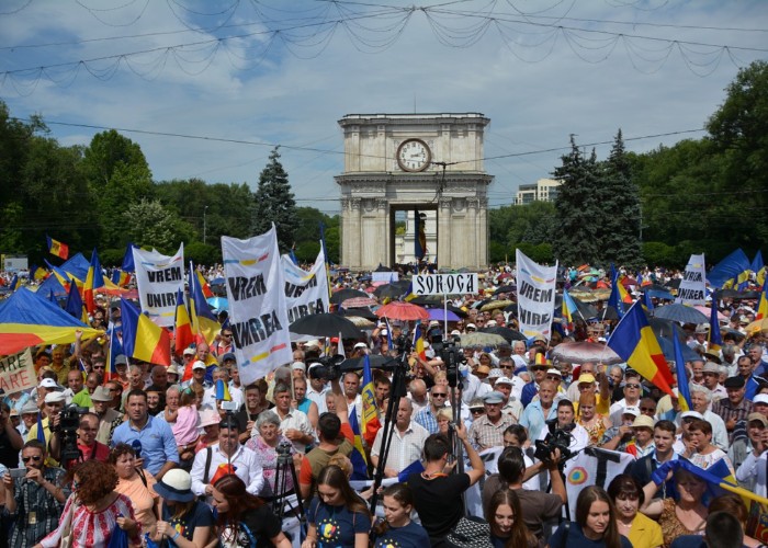 Deși e cea mai săracă țară a Europei, R.Moldova cheltuiește sute de milioane de euro anual numai pentru menținerea aparatului birocratic și al unor instituții care oricum există în România. UNIREA, unica soluție