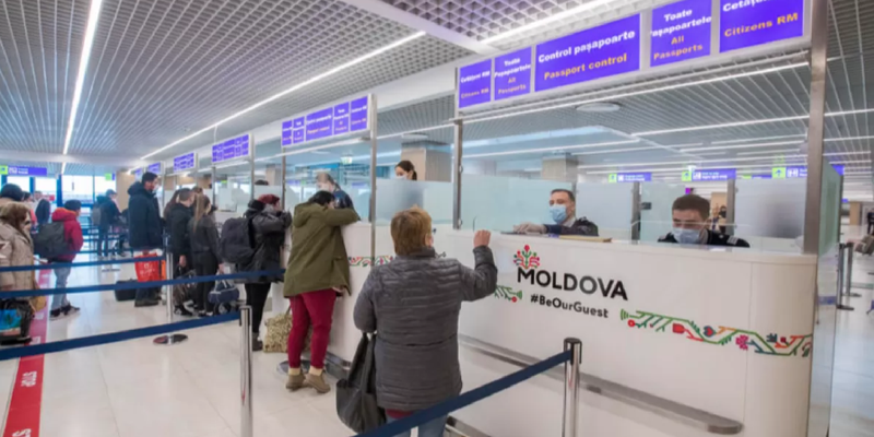 A început Rusia să aplice planul de destabilizare? 12 sârbi au fost opriți pe Aeroportul din Chișinău și împiedicați să intre pe teritoriul R.Moldova / Aceștia susțin că sunt suporteri ai FC Partizan care are meci cu o echipă din Tiraspol