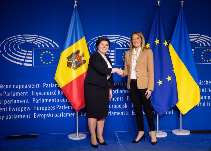 Roberta Metsola, președinta Parlamentului European, mesaj ferm de susținere pentru Chișinău: „Uniunea Europeană este și va rămâne alături de Moldova” / România îndeamnă R.Moldova să fructifice șansa istorică