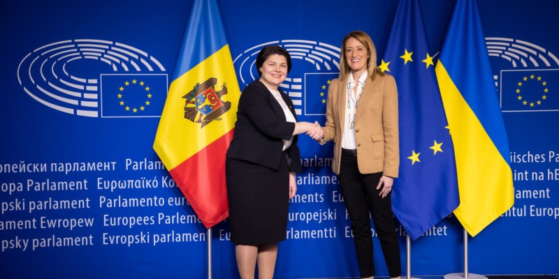 Roberta Metsola, președinta Parlamentului European, mesaj ferm de susținere pentru Chișinău: „Uniunea Europeană este și va rămâne alături de Moldova” / România îndeamnă R.Moldova să fructifice șansa istorică