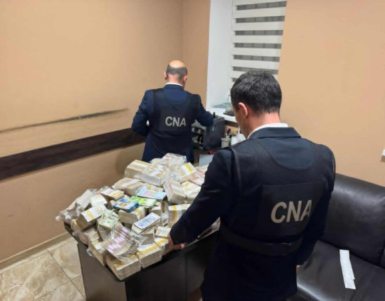FOTO. Banii negri ai Rusiei. În urma a doar câteva percheziții, autoritățile au confiscat peste 20 de milioane de lei. Banii erau destinați cumpărării de voturi pentru blocurile electorale pro-ruse
