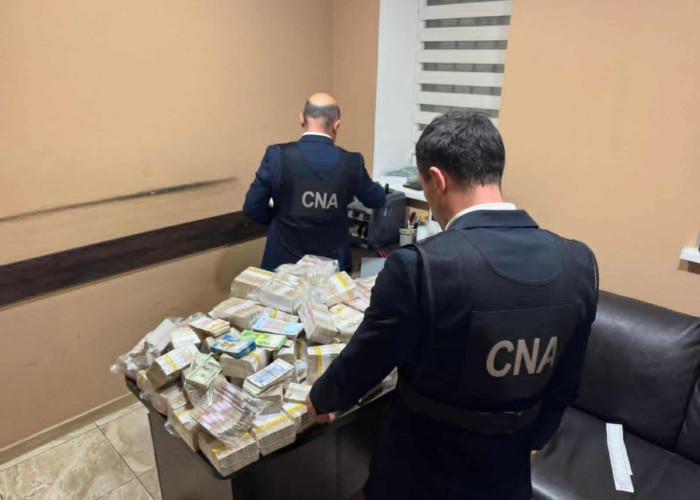 FOTO. Banii negri ai Rusiei. În urma a doar câteva percheziții, autoritățile au confiscat peste 20 de milioane de lei. Banii erau destinați cumpărării de voturi pentru blocurile electorale pro-ruse