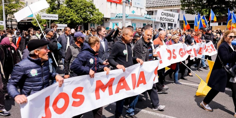 VIDEO. Un nou protest pro-rus cu dubioși la Chișinău: Un jurnalist agresat; obiecte interzise depistate de polițiști