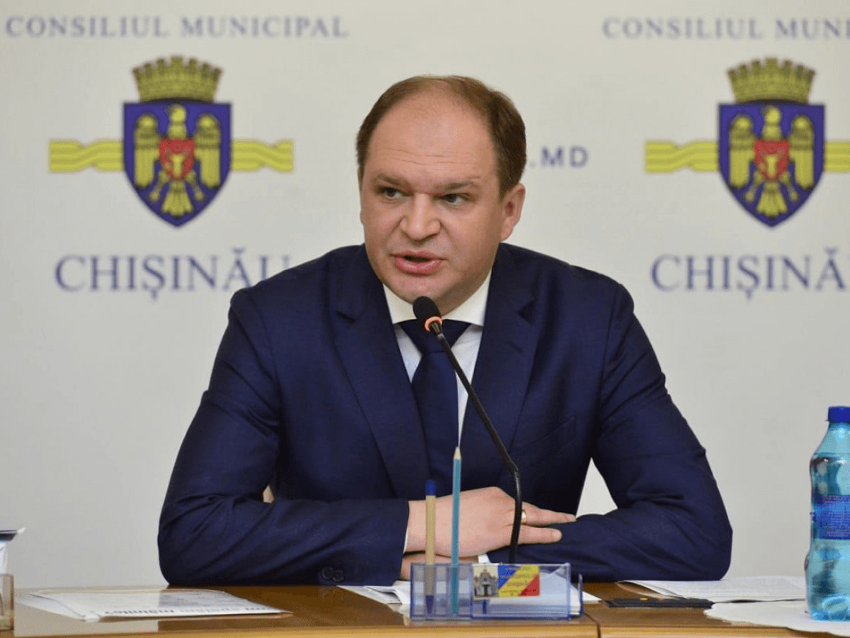 EXCLUSIV: Giganticele datorii acumulate de Primăria Chișinău. Rusofilul Ivan Ceban s-a împrumutat cu dobânzi enorme. Vor fi necesari zeci de ani pentru a restitui creditele. În schimb, edilul irosește sume uriașe pentru organizarea de evenimente și concerte electorale. Cum falimentează întreprinderile municipale, sporindu-le datoriile