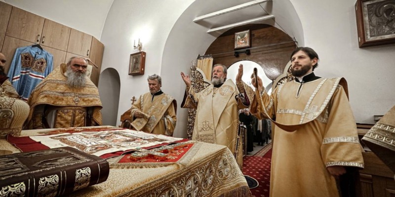 FSB-ism pe linie religioasă: Mitropolitul Moldovei se roagă la Moscova pentru „Sfânta Rusie” și Patriarhul Kiril