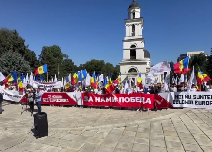 Moscova și acoliții turează motoarele în R.Moldova. La Chișinău și în Găgăuzia au avut loc „proteste” împotriva „integrării europene” și „asupririi ortodoxiei” rusești  / „Preoților, dacă sunteți pentru Biserica Ortodoxă Română: geamantanul, gara, București!”