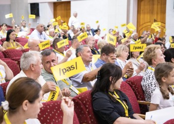 Noua politică MAGA și o apropiere a lui Donald Trump de Vladimir Putin ar putea deraia R.Moldova de la calea europeană / Încremenit în proiect, PAS ar putea pierde majoritatea parlamentară în favoarea formațiunilor rusofile, rebranduite drept „suveraniste” și „conservatoare”