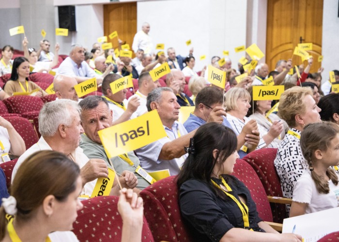 Noua politică MAGA și o apropiere a lui Donald Trump de Vladimir Putin ar putea deraia R.Moldova de la calea europeană / Încremenit în proiect, PAS ar putea pierde majoritatea parlamentară în favoarea formațiunilor rusofile, rebranduite drept „suveraniste” și „conservatoare”