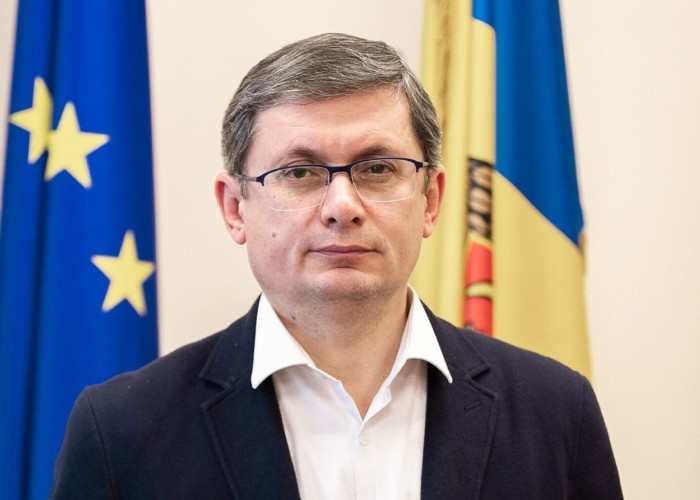 Igor Grosu anunță că autoritățile R.Moldova vor merge ”din sat în sat” să explice basarabenilor ce înseamnă Uniunea Europeană. Foarte bine, nu pierdeți timpul, începeți cu regiunile care votează partide pro-Moscova și explicați-le oamenilor că Unirea și aderarea la UE sunt complementare, NU opozitive. Iar Unirea e UNICA soluție pentru a ajunge în UE și în NATO