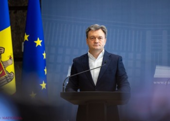 VIDEO. Retragere-surpriză din politică. Premierul Dorin Recean renunță la toate funcțiile publice. Alexandru Tănase, fost președinte al Curții Constituționale: „Această retragere nu este deloc întâmplătoare. Ea nu face decât să amplifice senzația că ne îndreptăm spre ceva difuz și instabil”