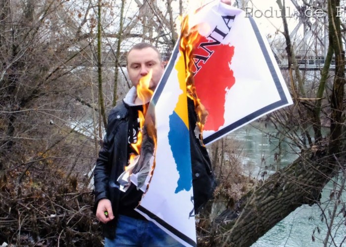 FOTO. Cel mai abject bufon al Moscovei din politica moldovenească, analfabetul Mihail Ahremțev, cel care acum 2 ani a dat foc hărții României Întregite, se află în Rusia, la Iaroslavl, de unde poartă un război hibrid agresiv împotriva R.Moldova