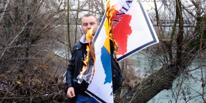 FOTO. Cel mai abject bufon al Moscovei din politica moldovenească, analfabetul Mihail Ahremțev, cel care acum 2 ani a dat foc hărții României Întregite, se află în Rusia, la Iaroslavl, de unde poartă un război hibrid agresiv împotriva R.Moldova