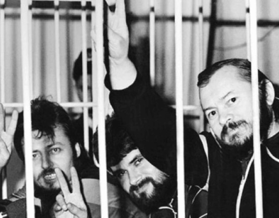 A murit marele unionist Ilie Ilașcu, unul dintre cei mai curajoși patrioți ai zilelor noastre / „Avea o imensă dragoste față de poporul român”. „Ni-l vom aminti cu toții strigând 'Te iubesc, popor român!' și făcând semnul victoriei în timp ce ocupanții ruși îl condamnau la moarte”