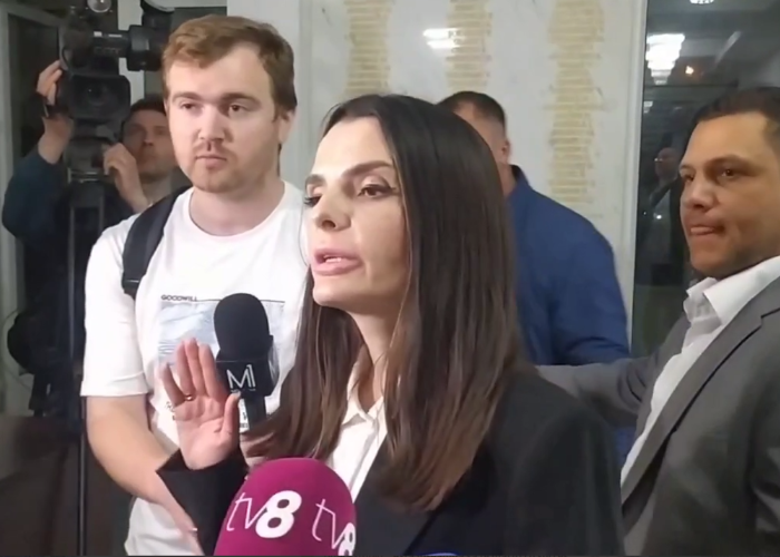 VIDEO. Stafful Evgheniei Guțul devine agresiv cu jurnaliștii incomozi care o întrebă pe candidata ȘOR din ce trăiește. Răspunsul jenant al rusofilei