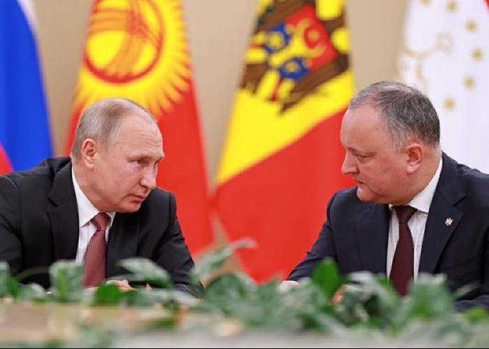 Marea ipocrizie a lui Dodon. Și-a înscris fiul la Liceul ”Orizont”, după ce i-a extrădat pe 7 profesori turci ai instituției, pentru că Erdogan voia să-i condamne în Turcia. Ce ar face Dodon dacă ar reuși să parvină din nou, cu sprijinul Rusiei, într-o poziție decizională, când Putin i-ar cere niște cetățeni români pentru a-i trimite în Siberia?