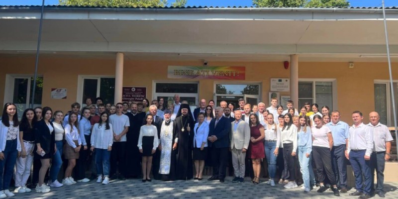 FOTO: În comuna Puhoi din Ialoveni a fost inaugurat un bust al istoricului și profesorului universitar Gheorghe Palade, unul dintre marii artizani ai Mișcării de Eliberare Națională a Basarabiei